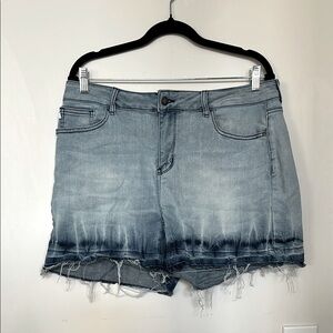 Judy Blue Women's Mid Rise Funky Hippie Destroyed Hem Stretch Jean Shorts 1X‎